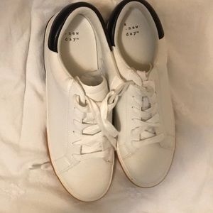 Size 10 new without tag comfy shoes